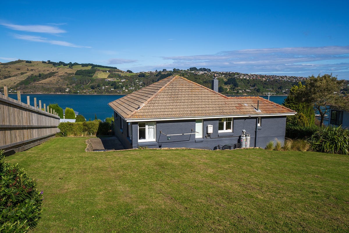 6 Hinau Street, Ravensbourne, Dunedin - Carousel 1