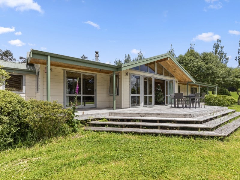49 Kakariki Way, Whitemans Valley, Upper Hutt - Carousel 1