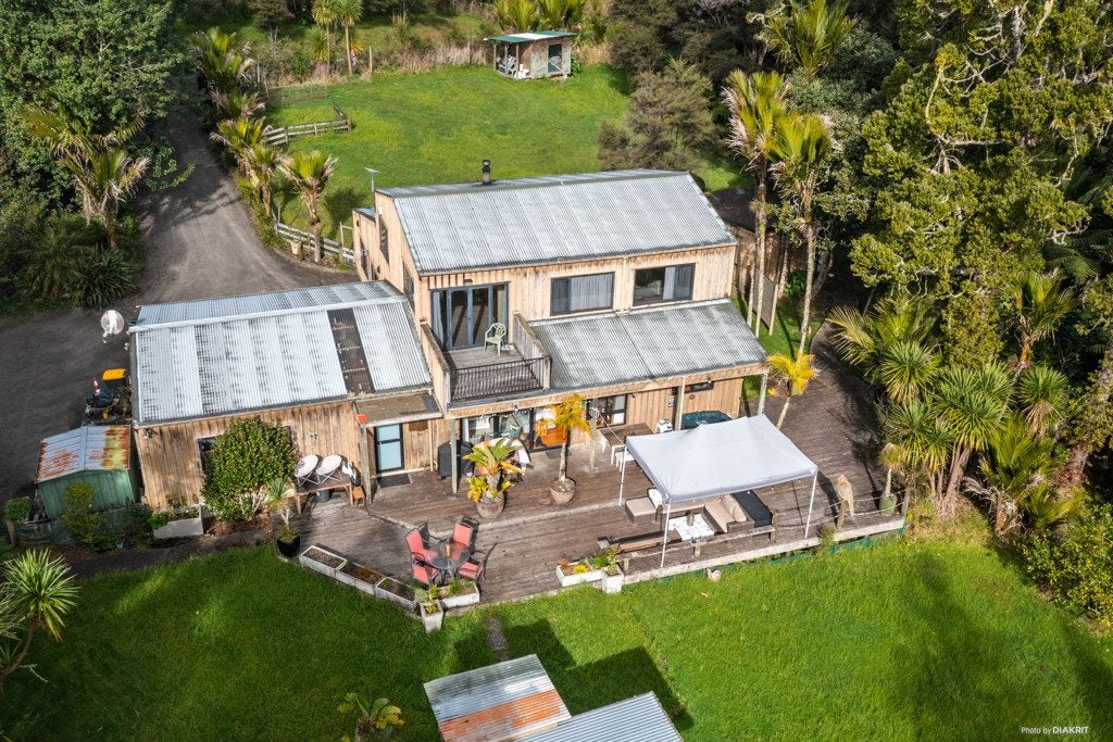 16 Jack Barry Road, Albany - Carousel 21