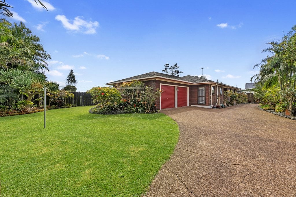 43 Pinehurst Place, Wattle Downs, Auckland - Carousel 1
