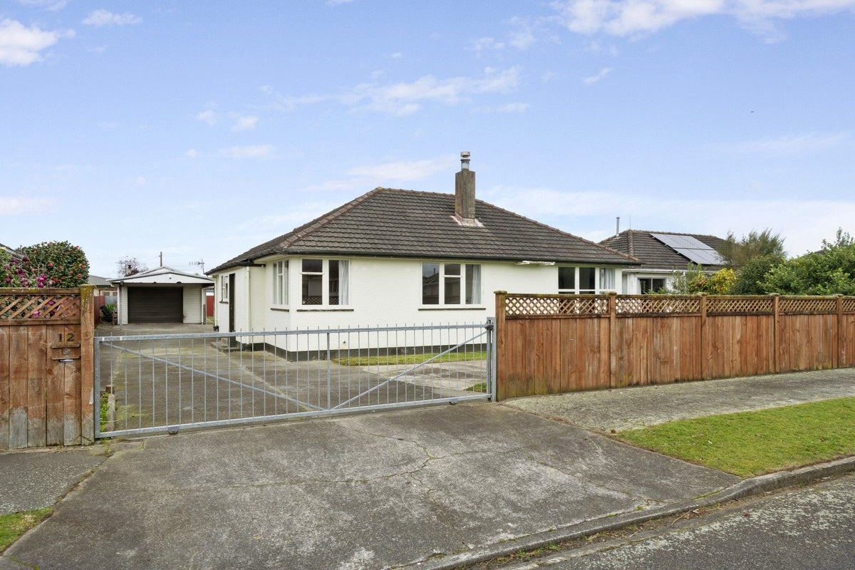 12 Bristol Crescent, Roslyn, Palmerston North - Carousel 1