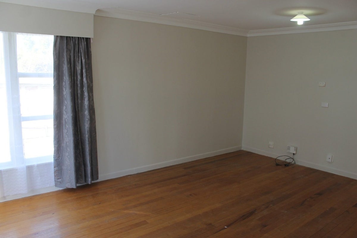 38 Erima Avenue, Point England, Auckland - Carousel 2