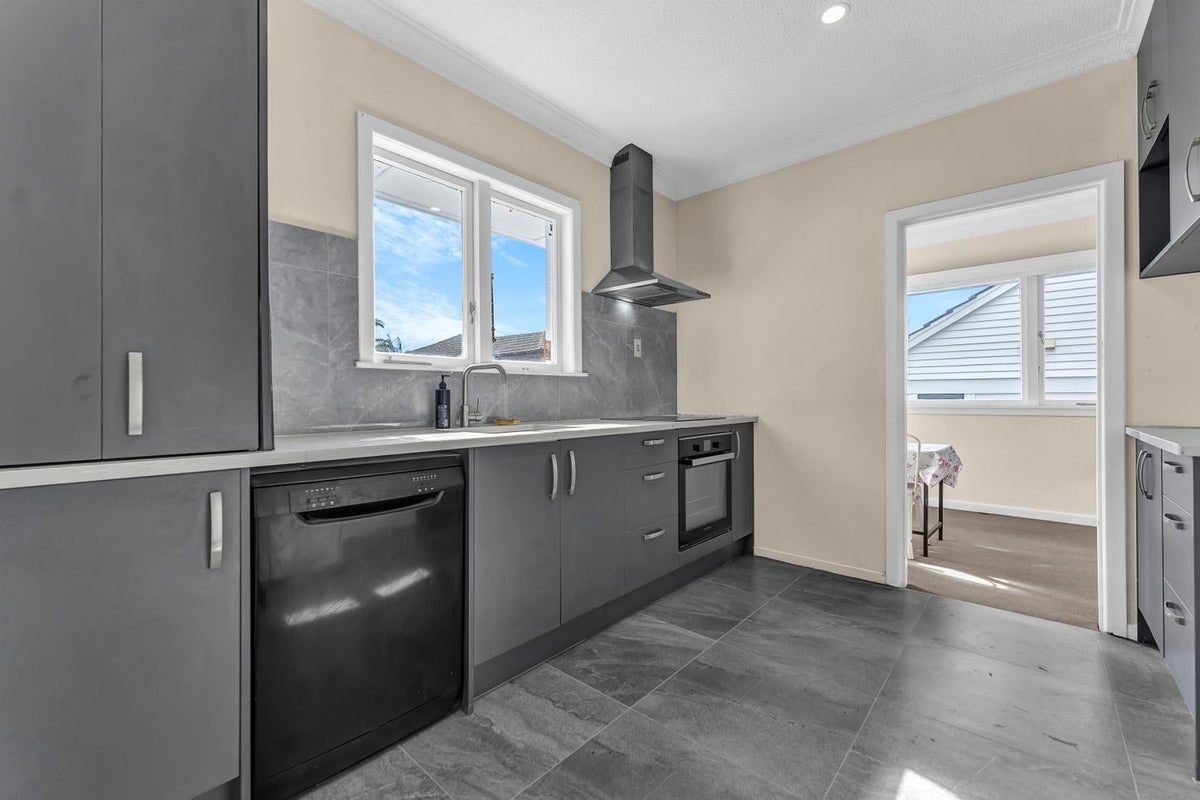 199 Hillsborough Road, Hillsborough, Auckland - Carousel 2