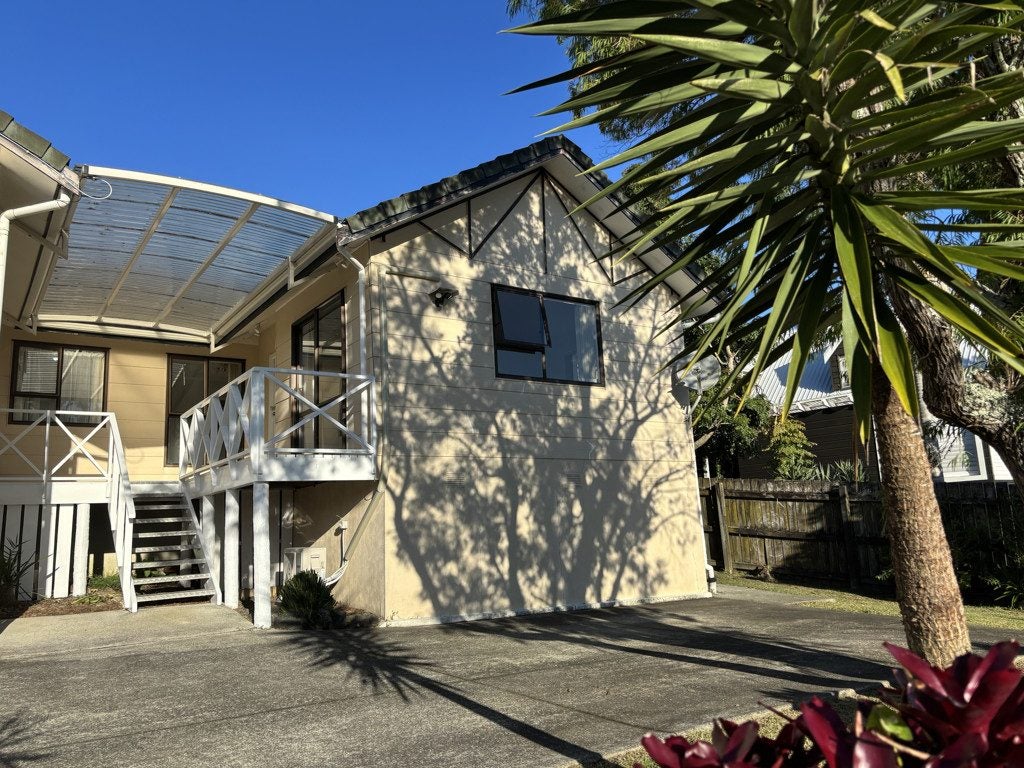 17 Centorian Drive, Windsor Park, Auckland - Carousel 1