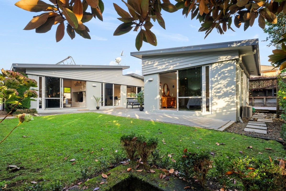 18 Stamford Place, Ohauiti, Tauranga - Carousel 1
