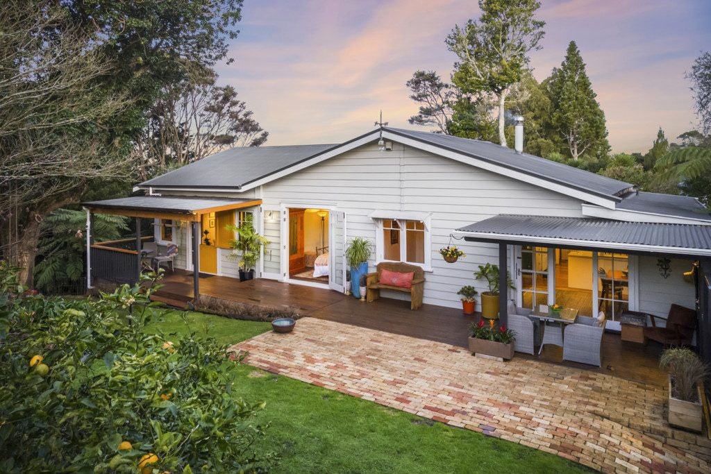 324 Titirangi Road, Titirangi, Auckland - Carousel 2