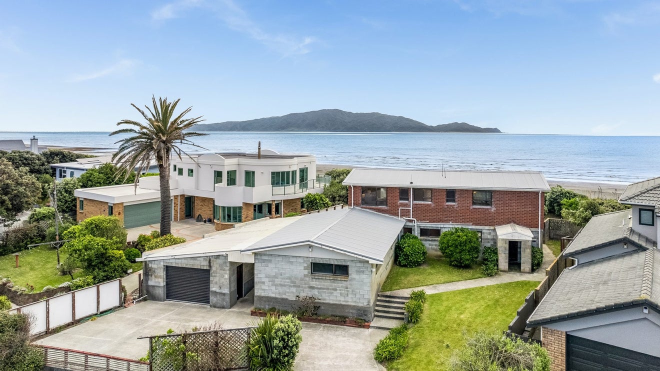 71 Field Way, Waikanae Beach, Waikanae - Carousel 1
