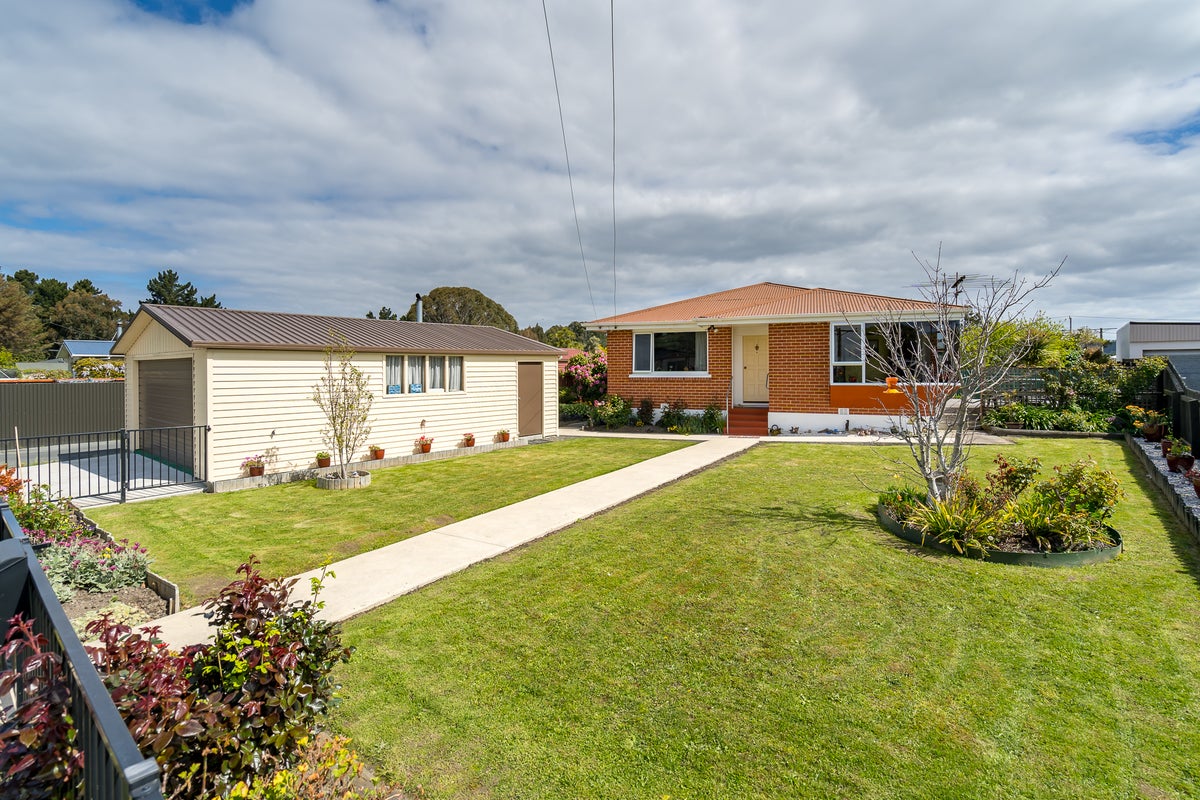 4 Vampire Road, Waldronville, Dunedin - Carousel 2