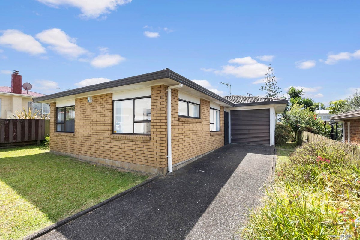 10/116 Titirangi Road, New Lynn, Auckland - Carousel 1