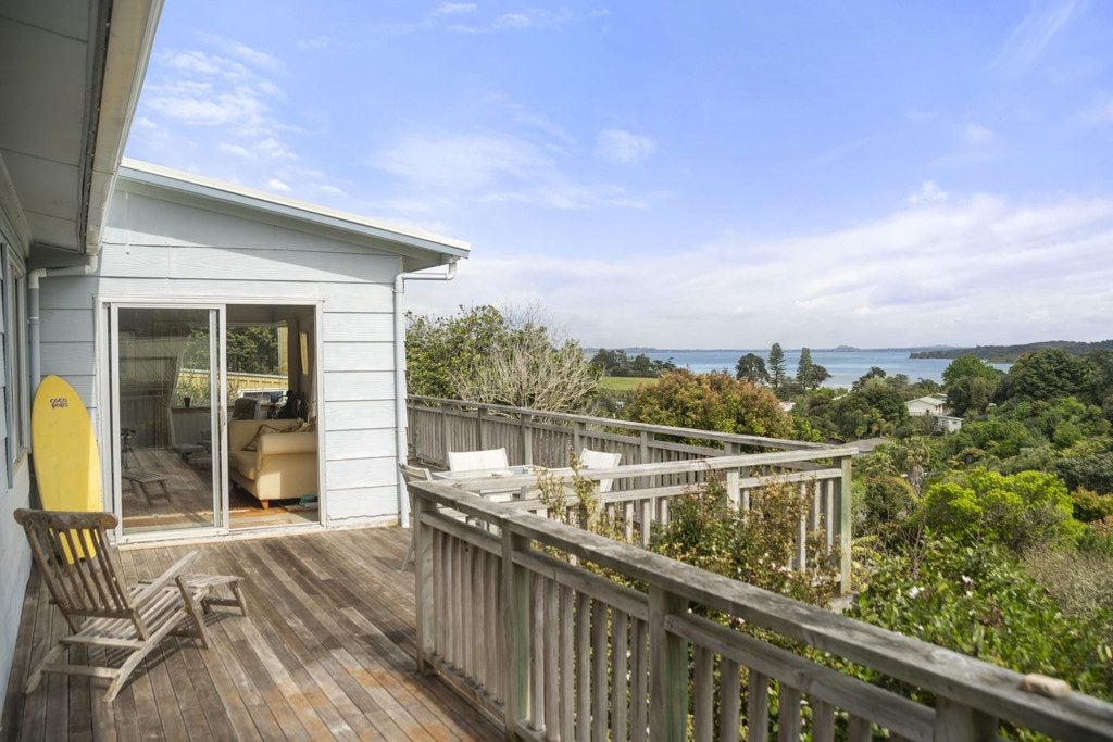 41 Jellicoe Parade, Surfdale, Waiheke Island - Carousel 1