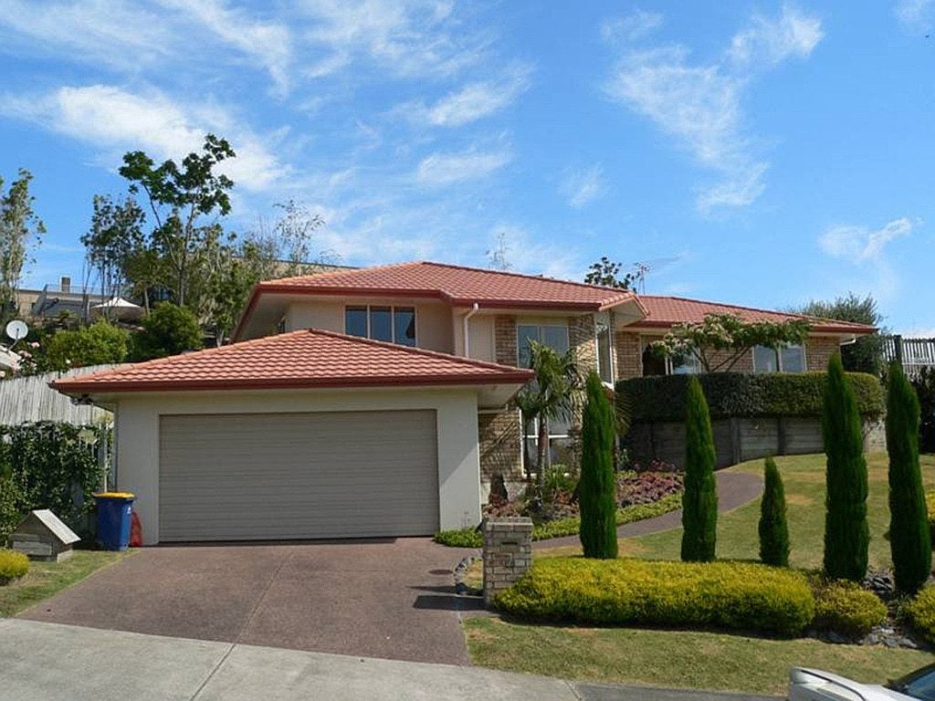 28 Margaret Henry Crescent, Oteha, Auckland - Carousel 1