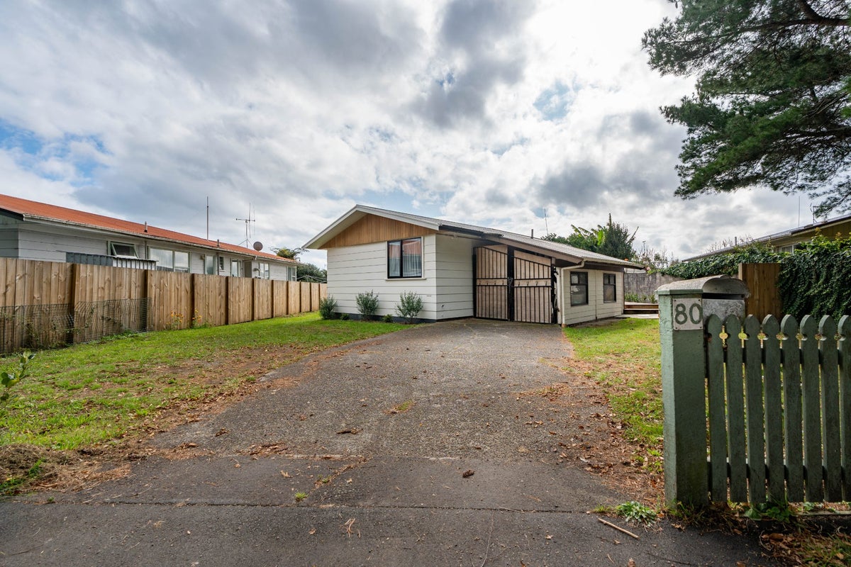 80 Saxbys Road, Deanwell, Hamilton - Carousel 1