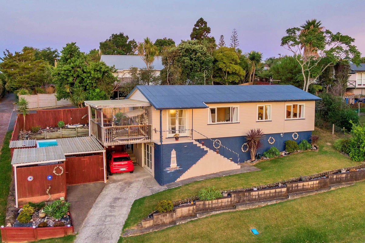 3 Lanigan Street, Birkdale, Auckland - Carousel 21