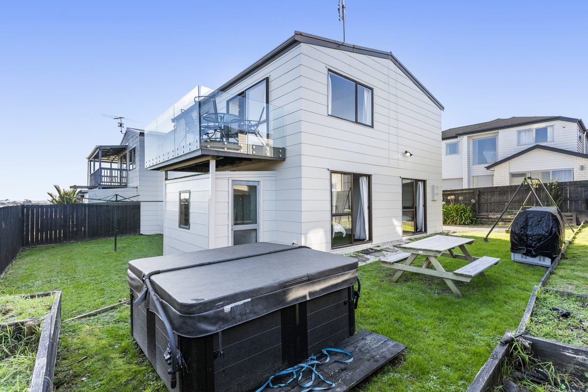 2/27 Florence Daly Place, Mount Roskill, Auckland - Carousel 2