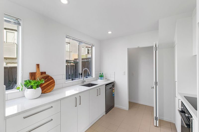 45 Albionvale Road, Glen Eden, Waitakere City, Auckland - Carousel 1