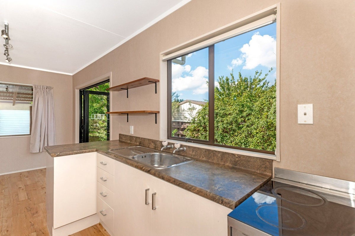 10A Albert Street, Te Hapara, Gisborne - Carousel 2