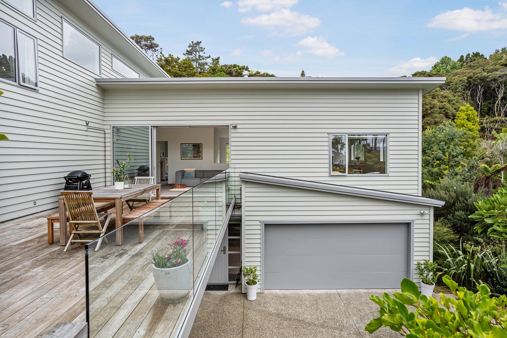 31A Woodfern Crescent, Titirangi, Auckland - Carousel 2