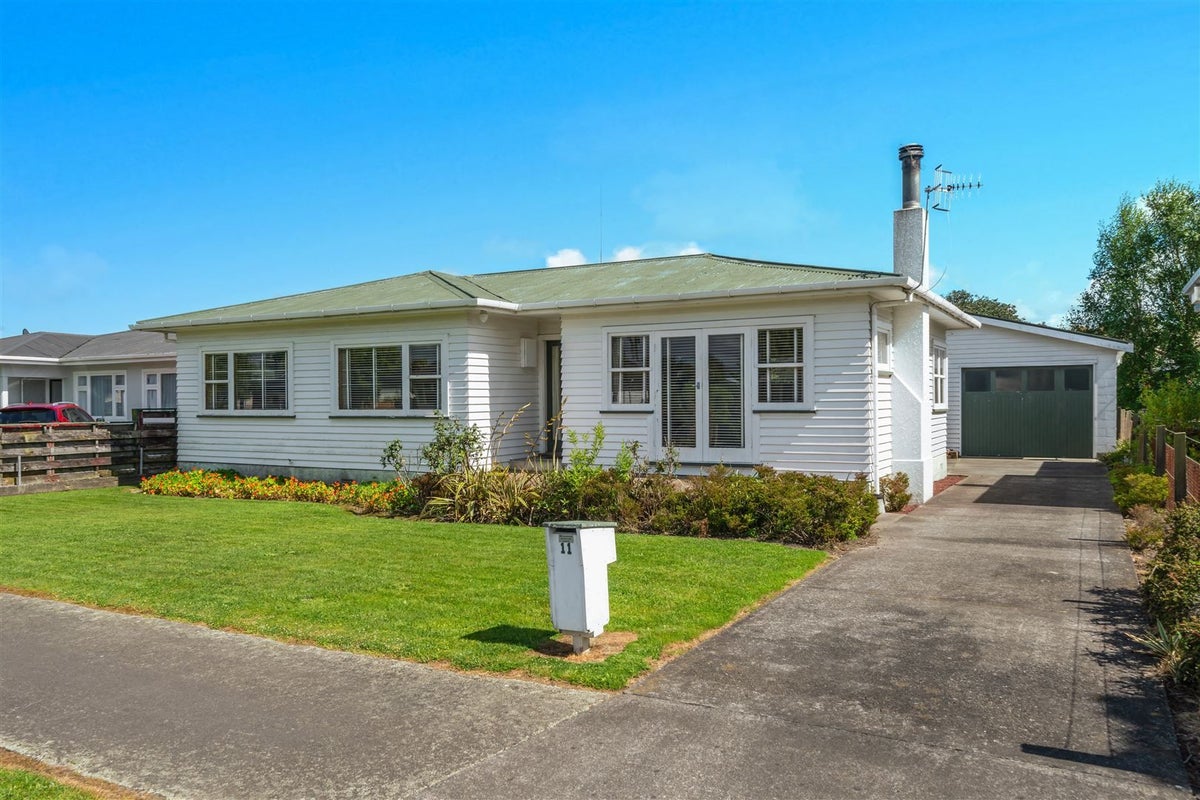 11 Milton Street, Roslyn, Palmerston North - Carousel 1