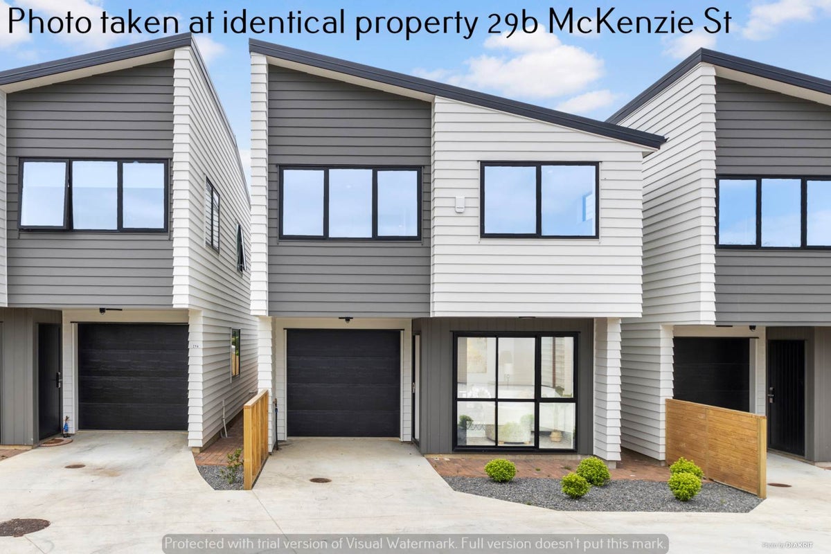 29C Mackenzie Street, Te Atatu South, Auckland - Carousel 1