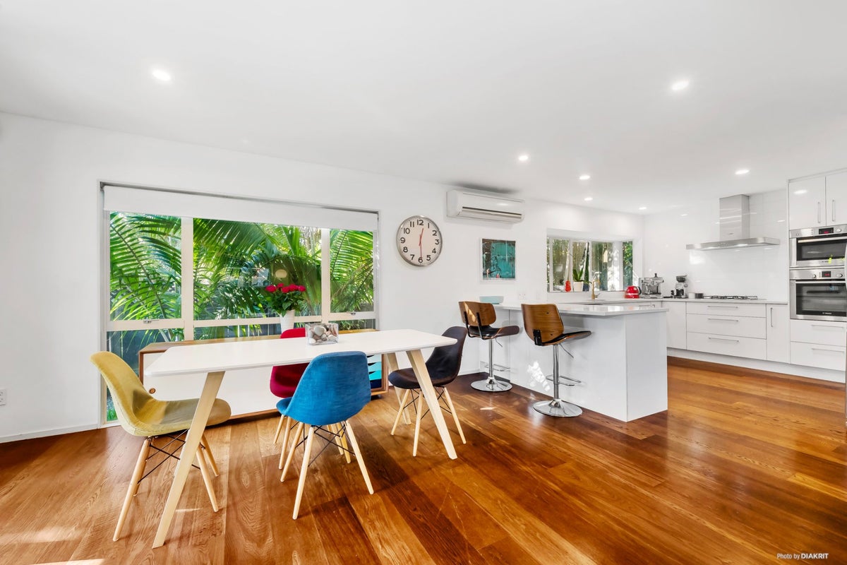 2/12 Wolsley Avenue, Milford, Auckland - Carousel 2
