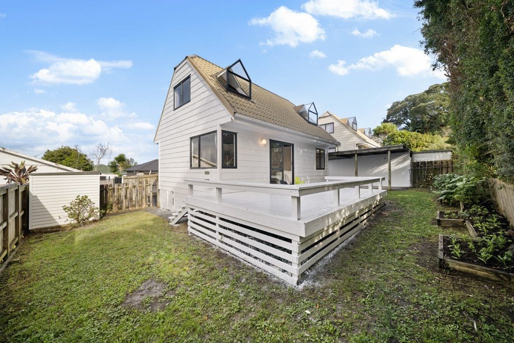 2/43 Gardner Avenue, New Lynn, Auckland - Carousel 1