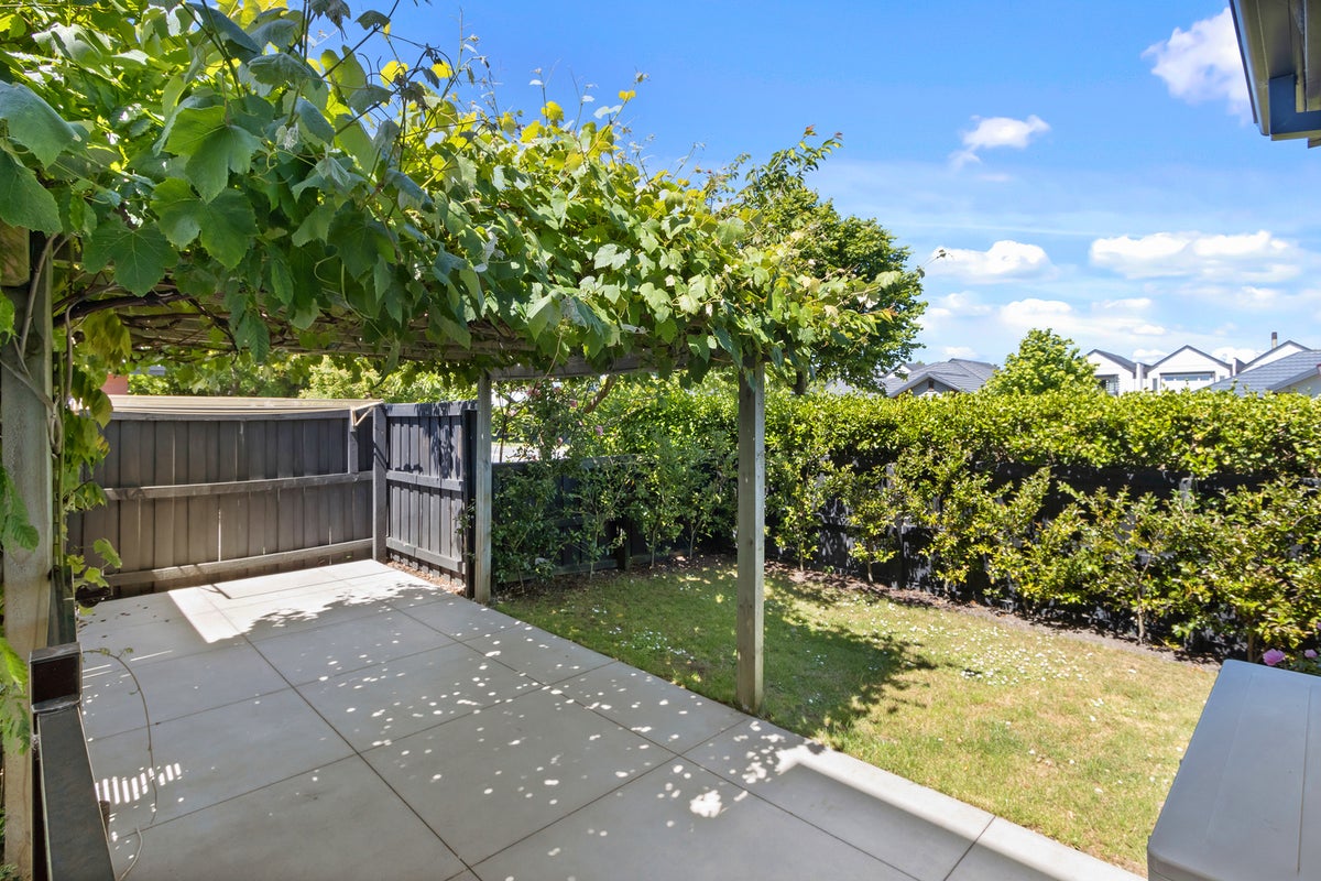 1 The Willows, Hillmorton, Christchurch - Carousel 18