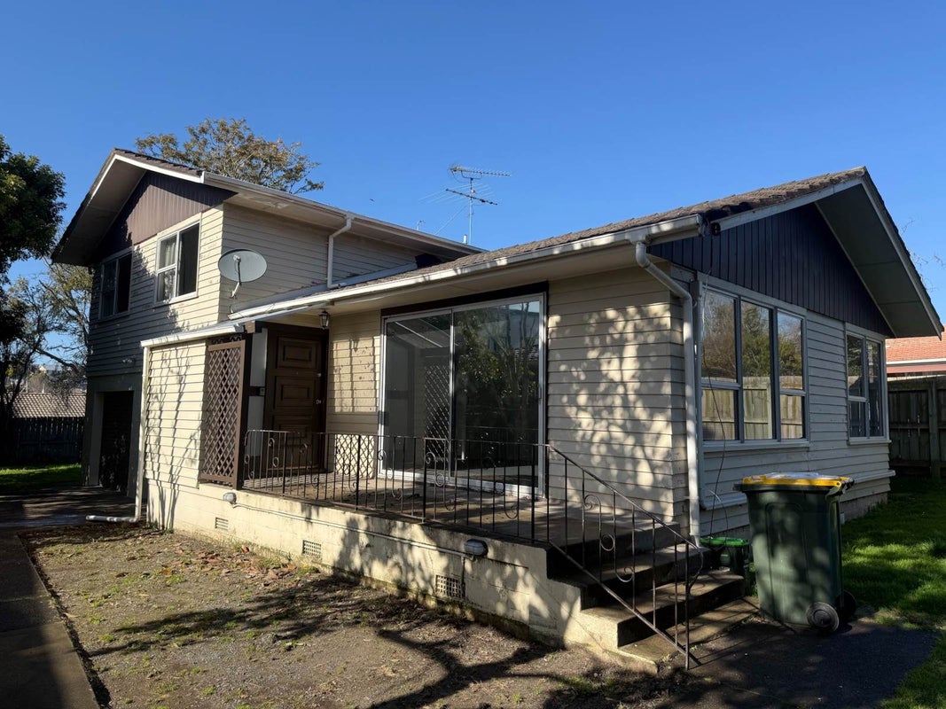 6 Cockayne Crescent, Sunnynook, Auckland - Carousel 1