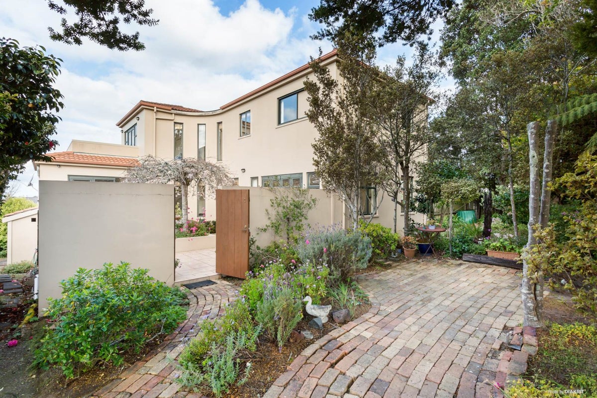 1/989 Beach Road, Torbay, Auckland - Carousel 1