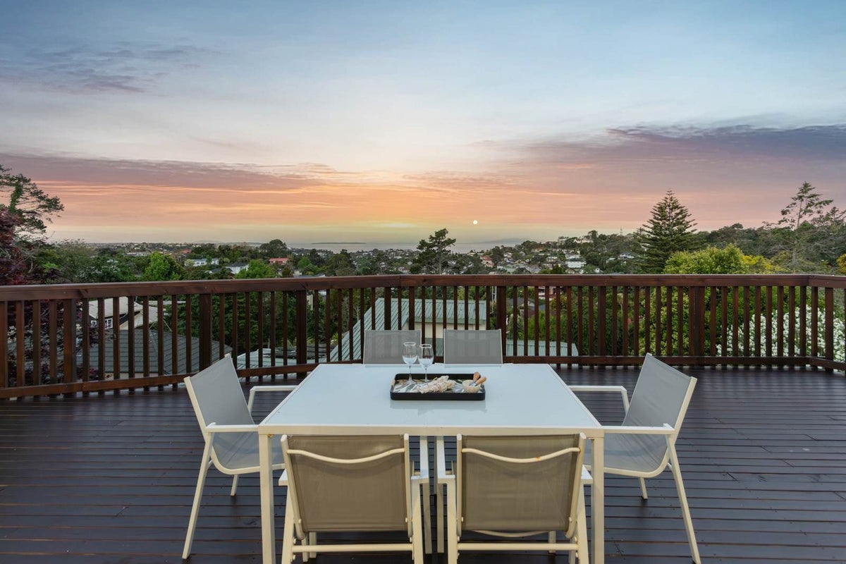 1/547 East Coast Road, Browns Bay, North Shore City, Auckland - Carousel 1