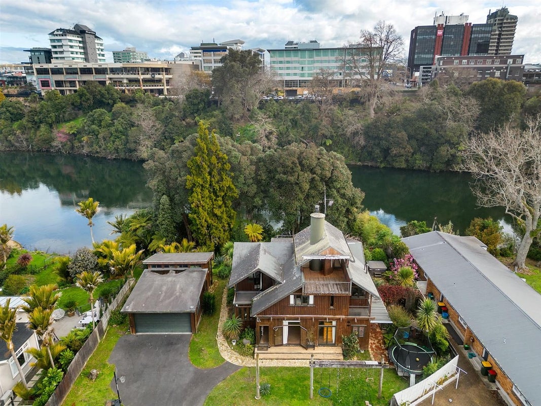 31 Opoia Road, Hamilton East, Hamilton - Carousel 2