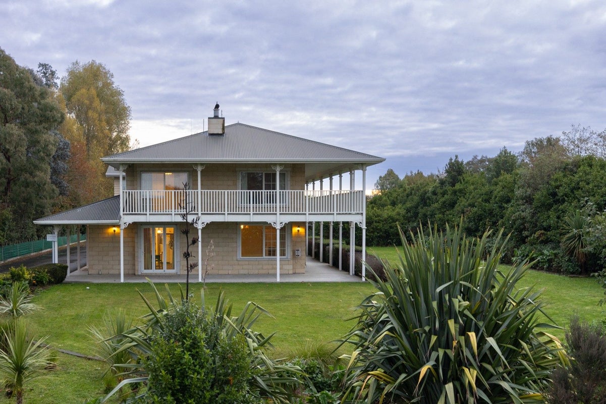114 Polson Hill Drive, Palmerston North - Carousel 2