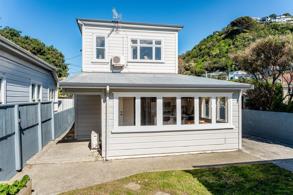 38 Rua Street, Lyall Bay, Wellington - Carousel 28