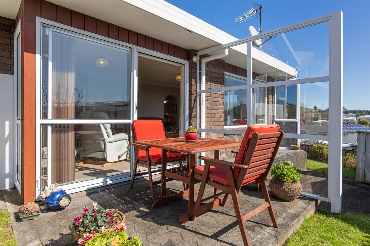 2/56 Bayly Road, Blagdon, New Plymouth - Carousel 1