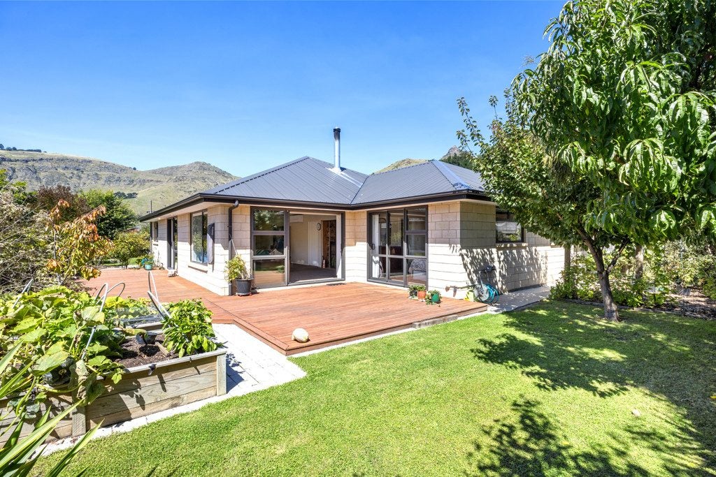 4 Cordelia Lane, Heathcote Valley, Christchurch - Carousel 1