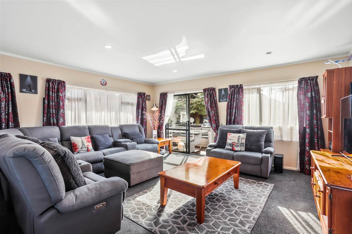 21 Killygordon Place, Massey, Waitakere City, Auckland - Carousel 2