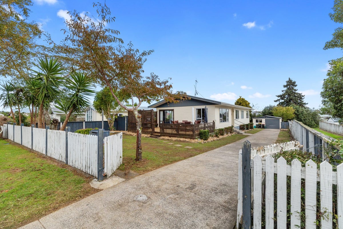 12 Carlton Street, Te Aroha, Te Aroha - Carousel 1