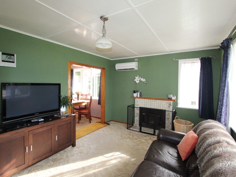 45 Tararua Street, Pahiatua - Carousel 2