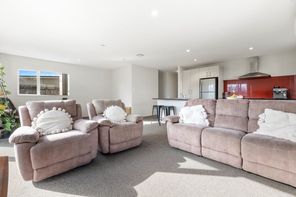 44 Popokatea Drive, Takanini, Auckland - Carousel 2