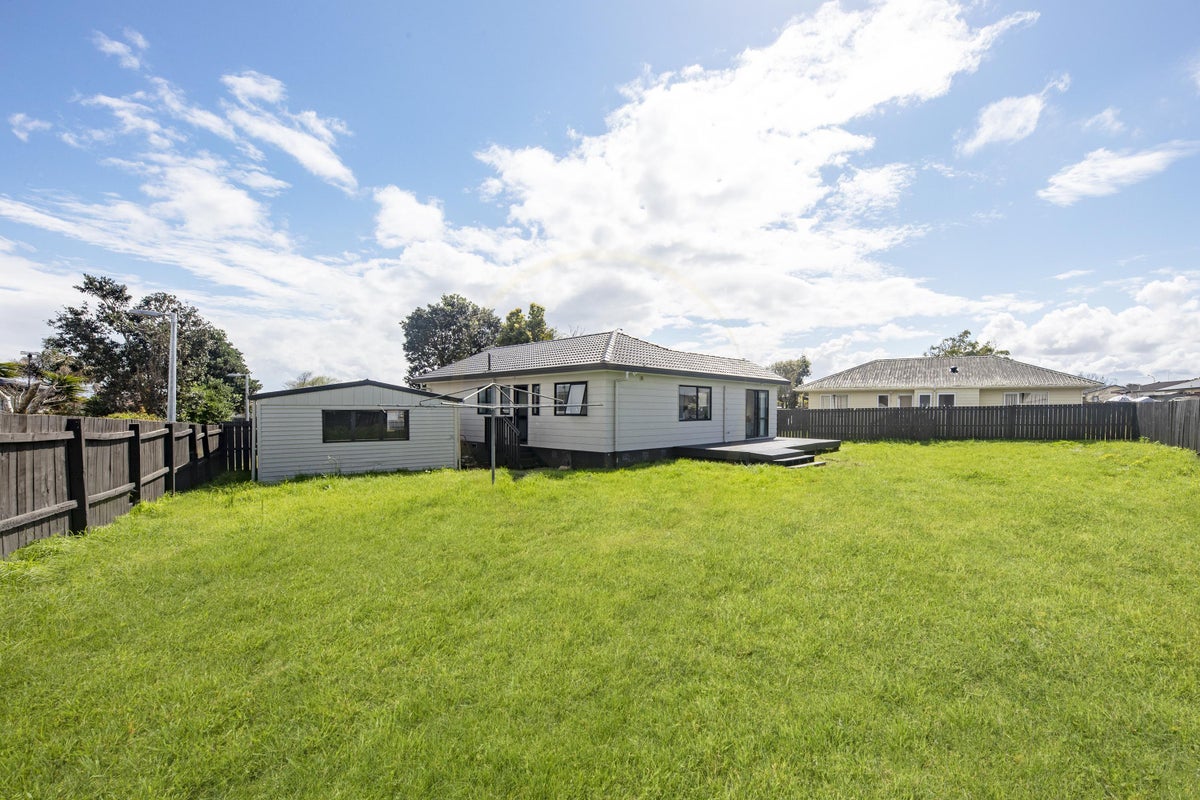 22 Dungarvon Place, Clendon Park, Auckland - Carousel 1