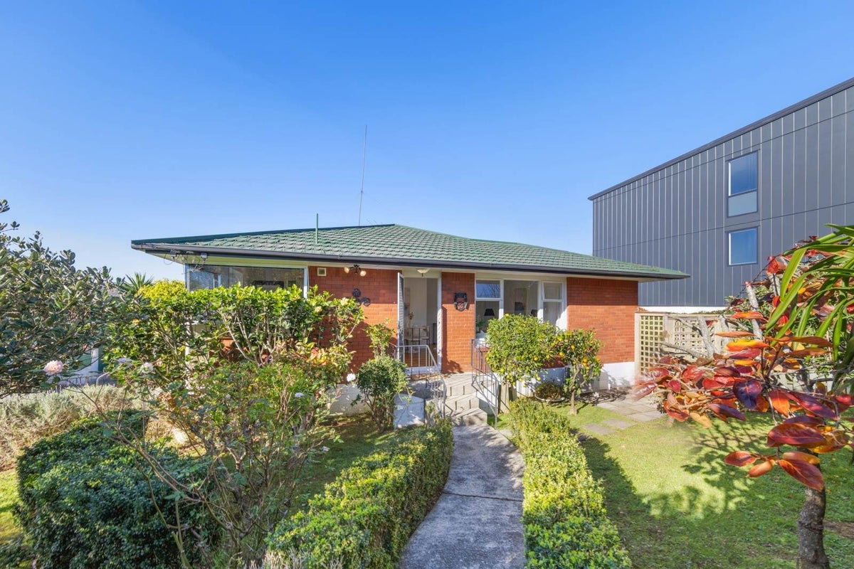 1/37 Turama Road, Royal Oak, Auckland - Carousel 1