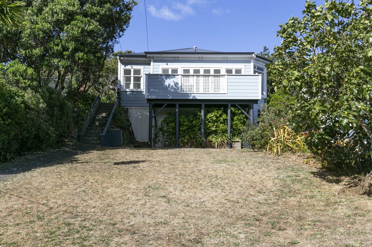 21 The Parade, Island Bay, Wellington - Carousel 1