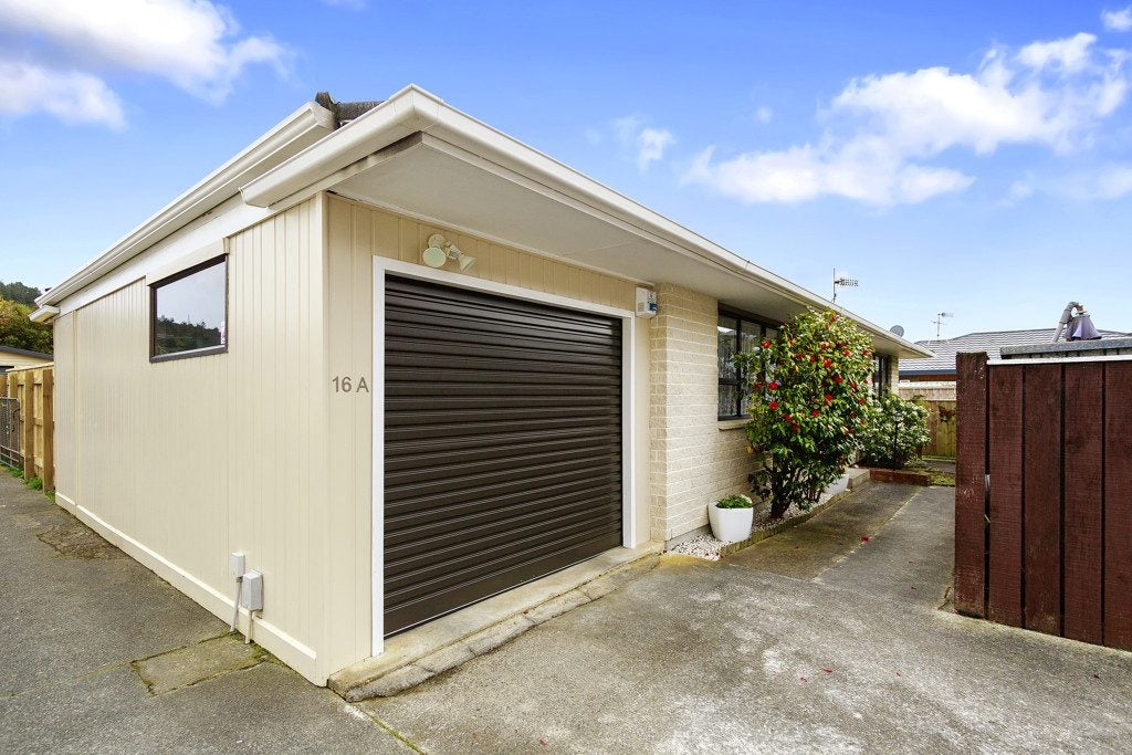 2/16 MONTGOMERY STREET, STOKES VALLEY, LOWER HUTT - Carousel 16