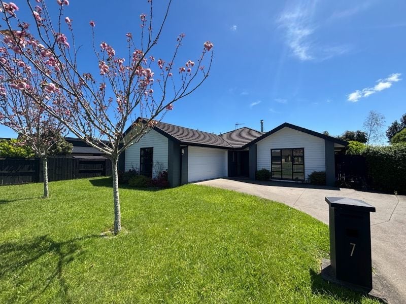 7 Vivien Place, Patumahoe, Pukekohe - Carousel 1