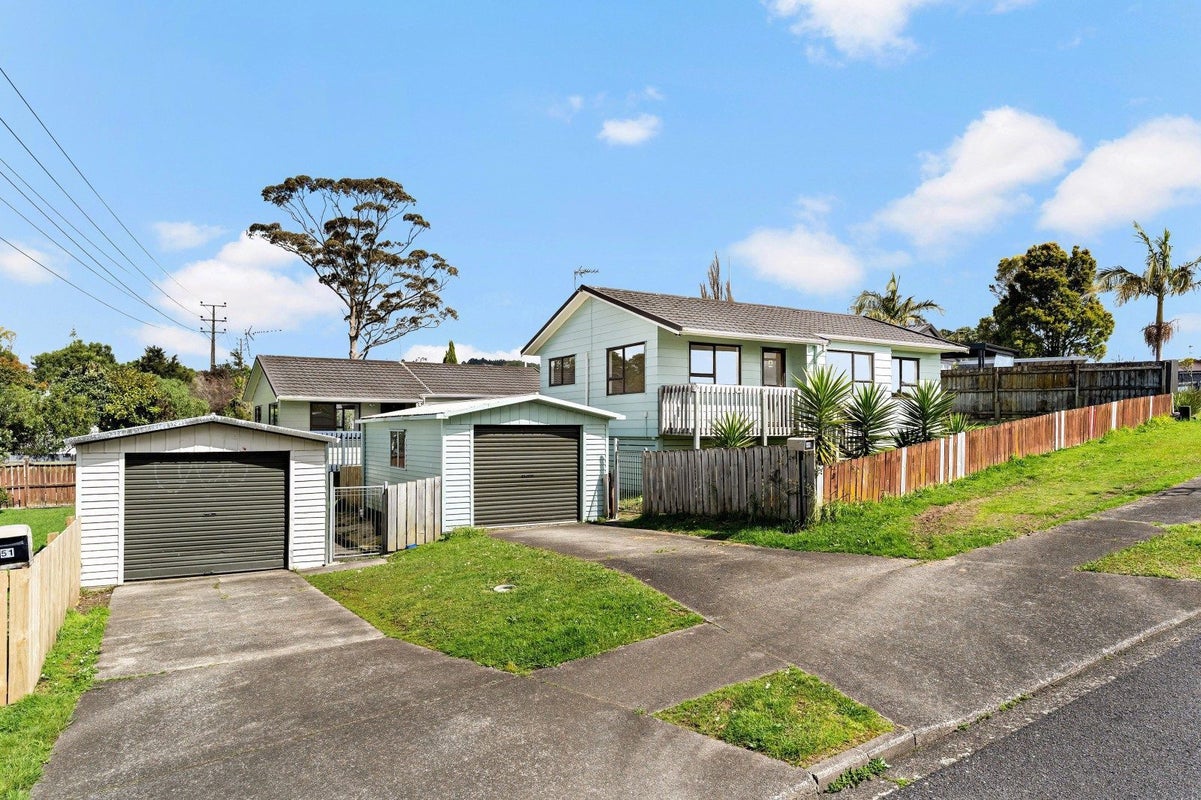 49 Meadowvale Rise, Titirangi, Auckland - Carousel 1