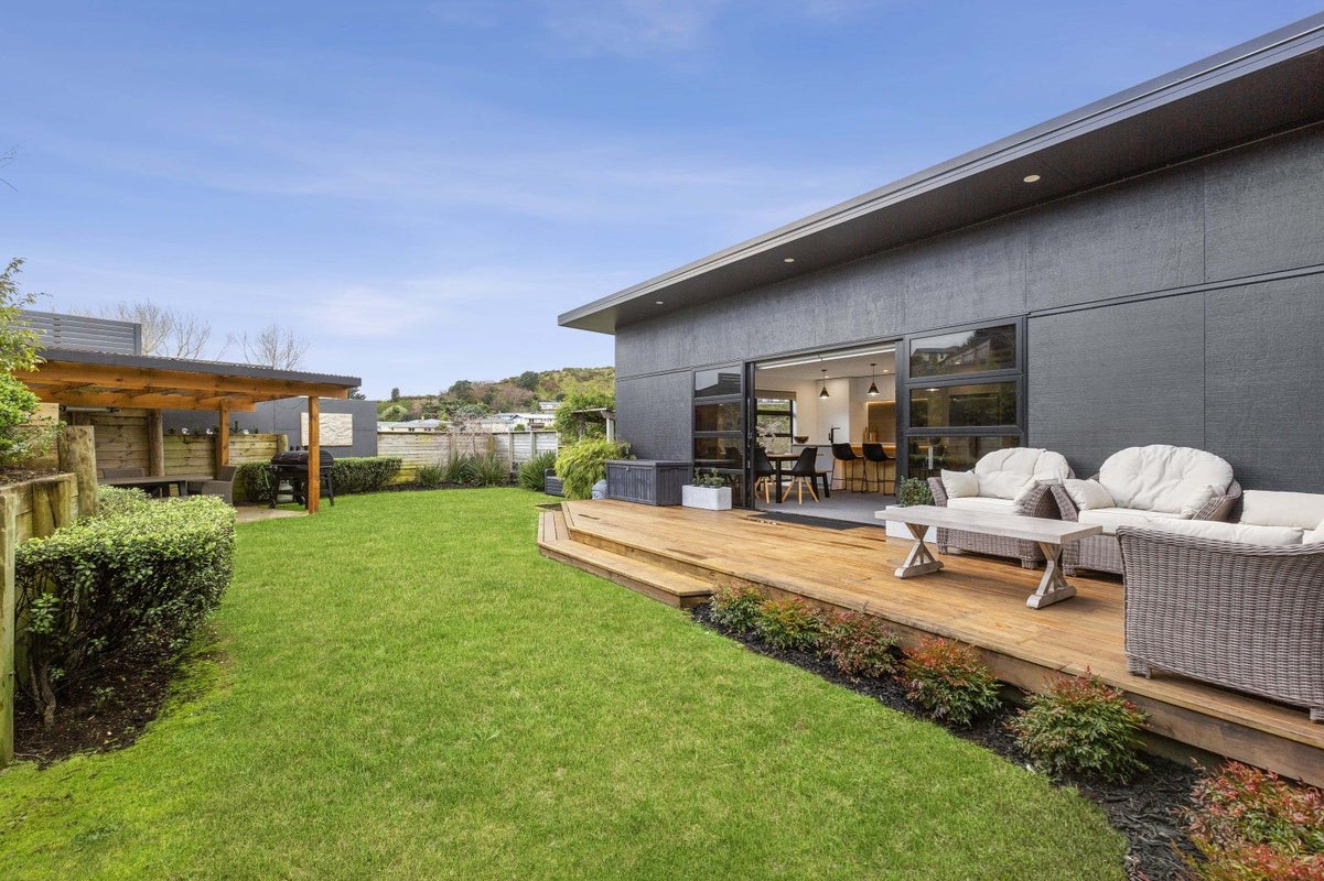 51 Poplar Grove, Whalers Gate, New Plymouth - Carousel 2