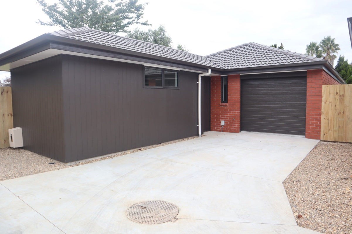4/41 Kenney Crescent, Fairfield, Hamilton - Carousel 1