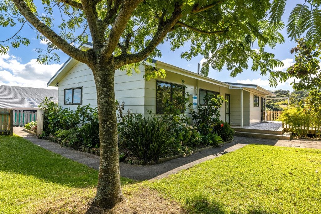 39 Ocean Road, Surfdale, Waiheke Island - Carousel 1