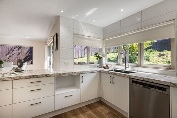 24 Langana Avenue, Browns Bay, Auckland - Carousel 2