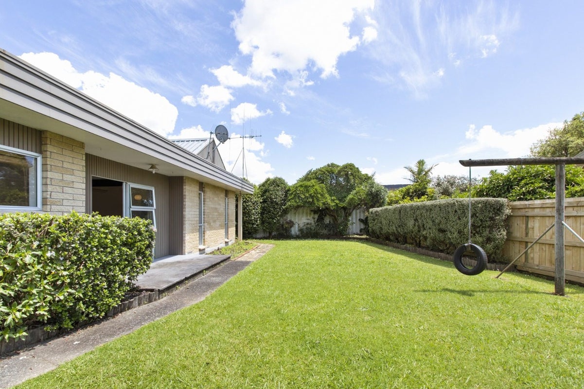 114 Totara Drive, Pukete, Hamilton - Carousel 2
