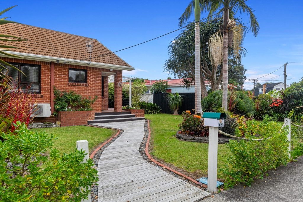16 Lovatt Crescent, Kensington, Whangarei - Carousel 1